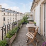 Comment choisir le bon store pour un balcon ou une terrasse en appartement : contraintes, astuces et idées d’aménagement